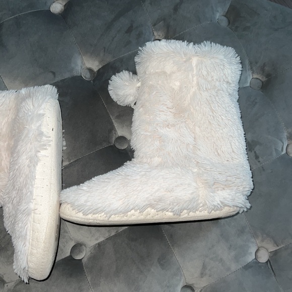 Slippers - Picture 2 of 3